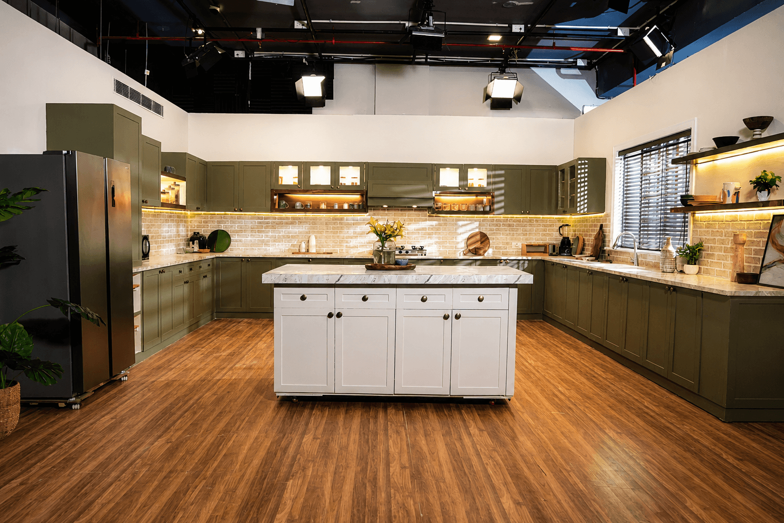 Kitchen Sets & Spaces in Noida